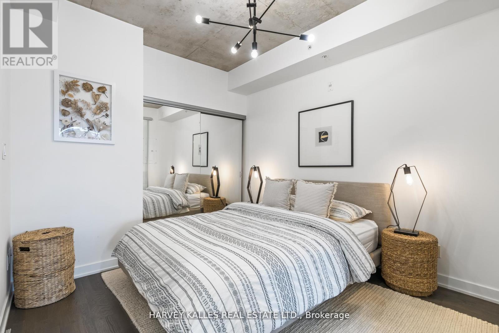 318 - 109 OSSINGTON AVENUE