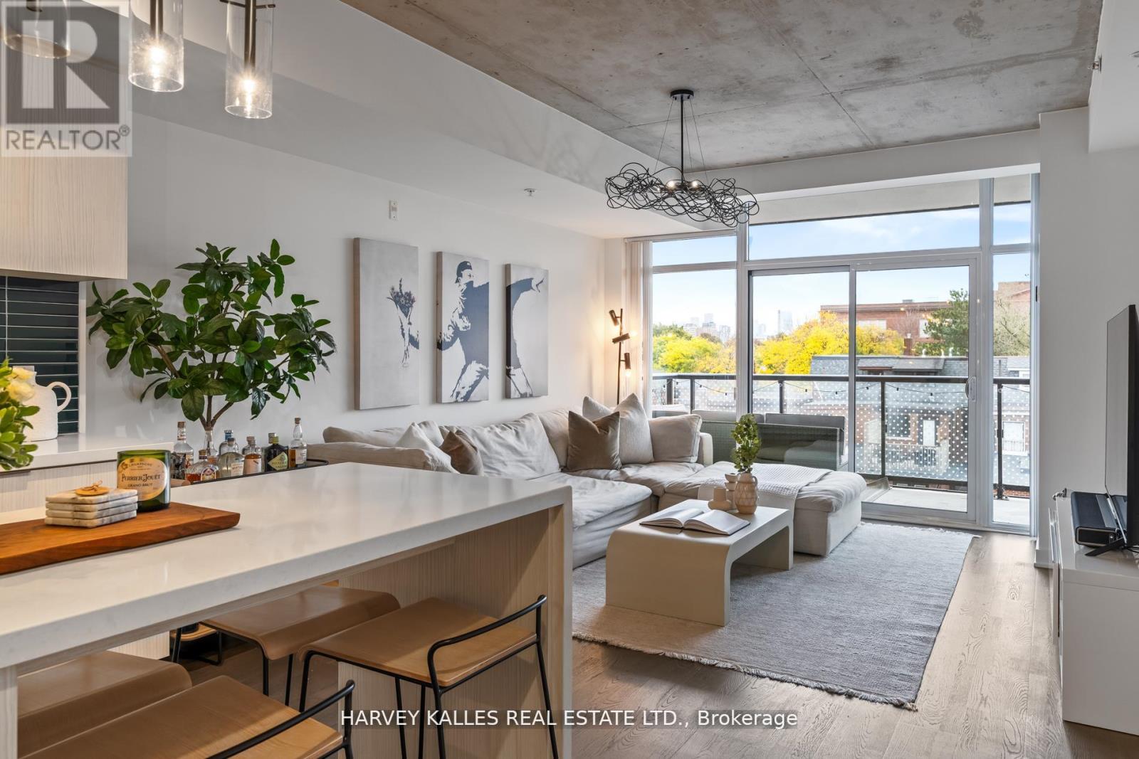 318 - 109 OSSINGTON AVENUE