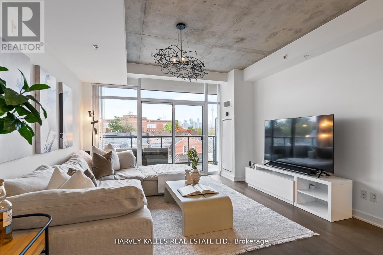 318 - 109 OSSINGTON AVENUE