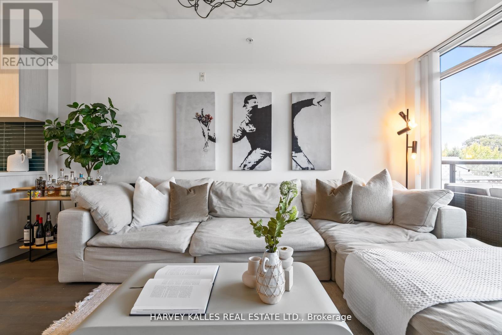 318 - 109 OSSINGTON AVENUE