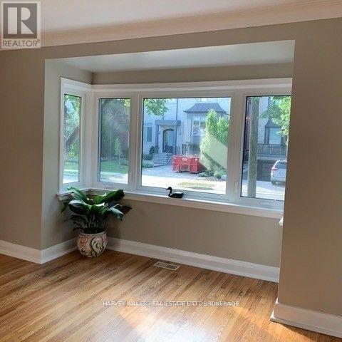 MAIN - 72 MCGILLIVRAY AVENUE