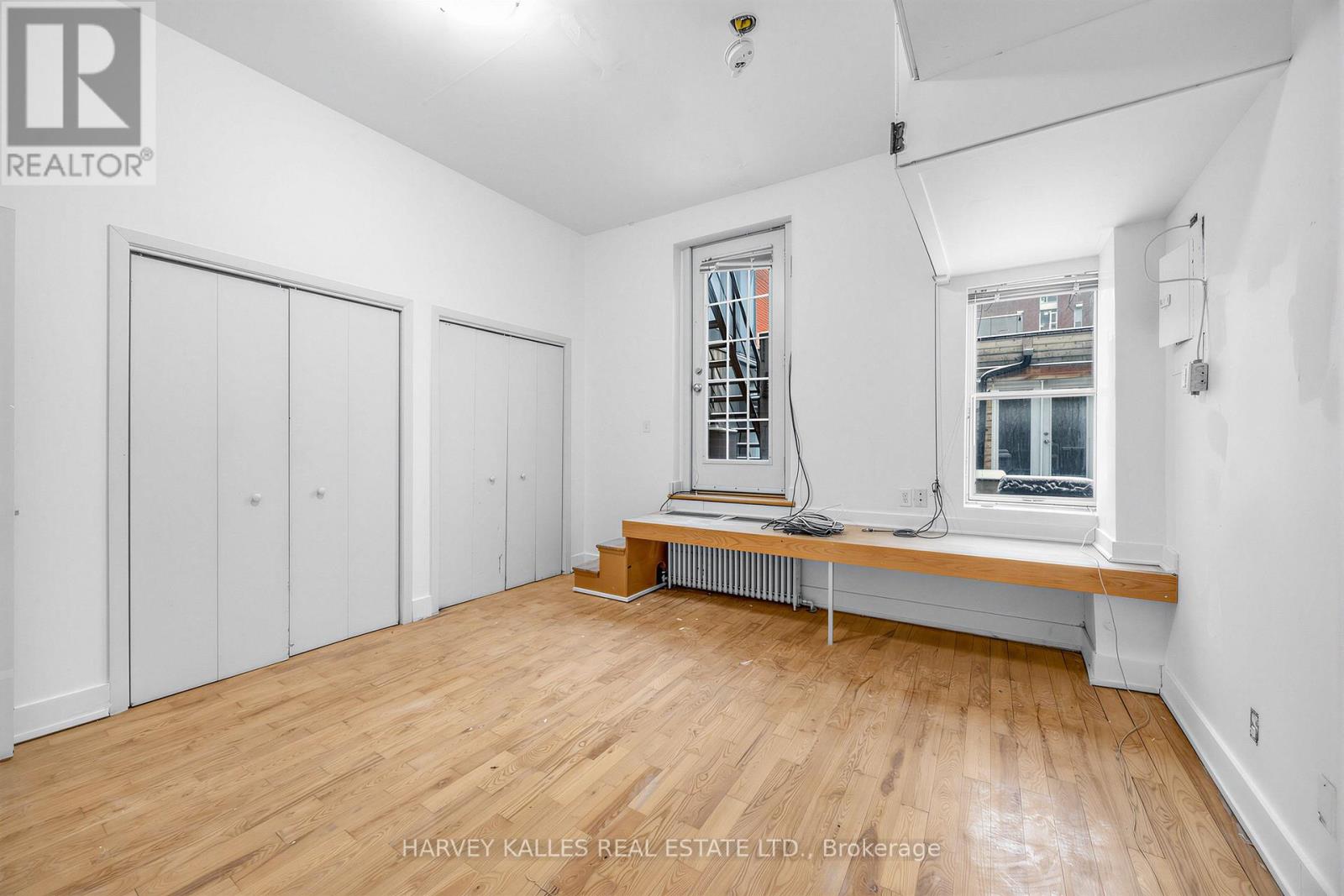 106 QUEEN STREET E