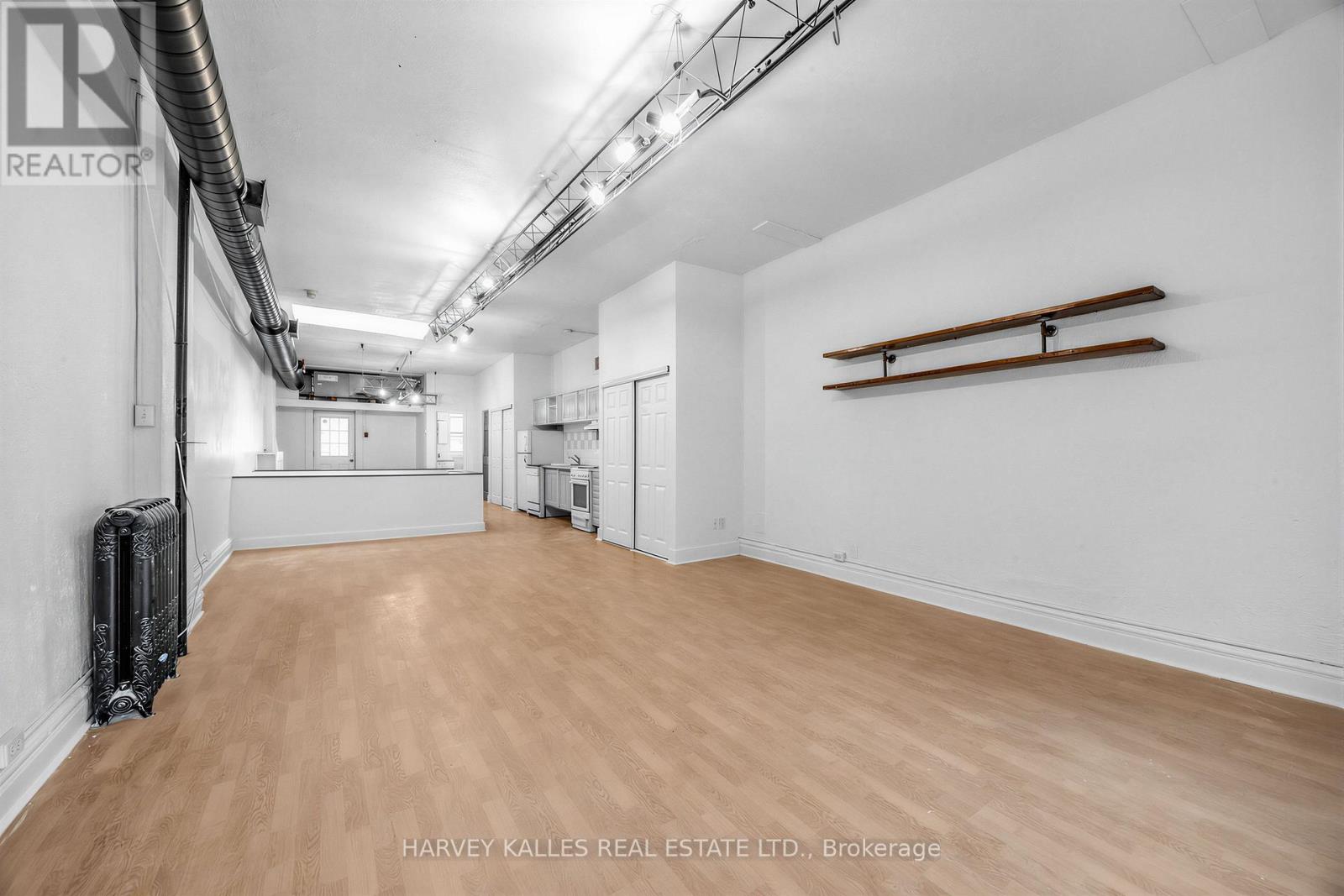 106 QUEEN STREET E