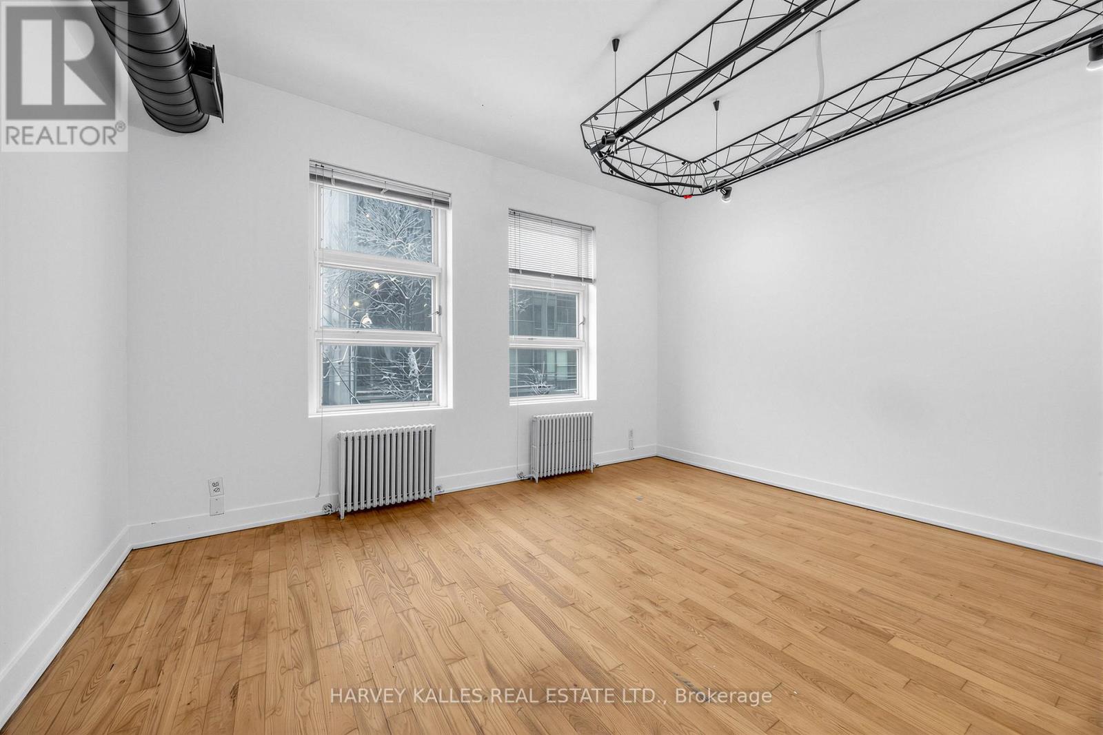 106 QUEEN STREET E