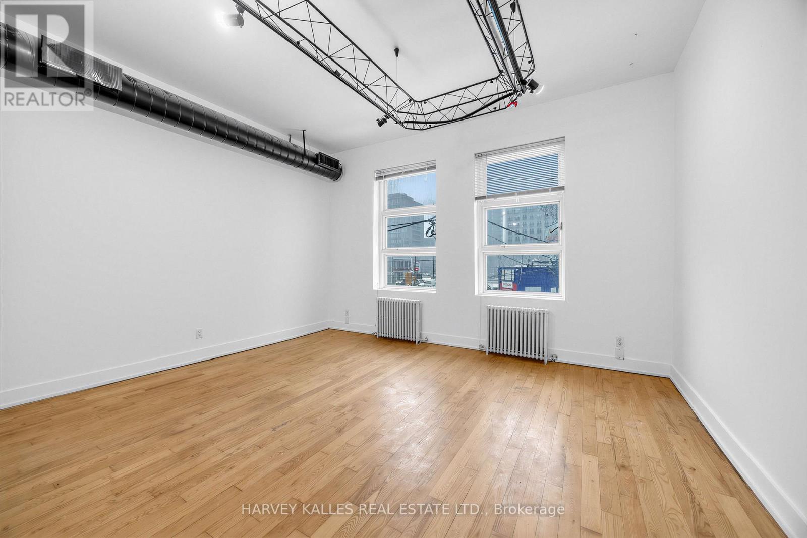 106 QUEEN STREET E