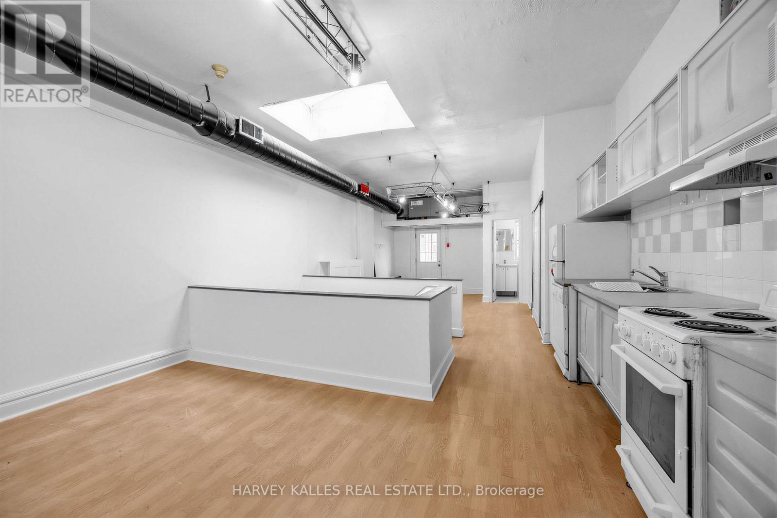 106 QUEEN STREET E