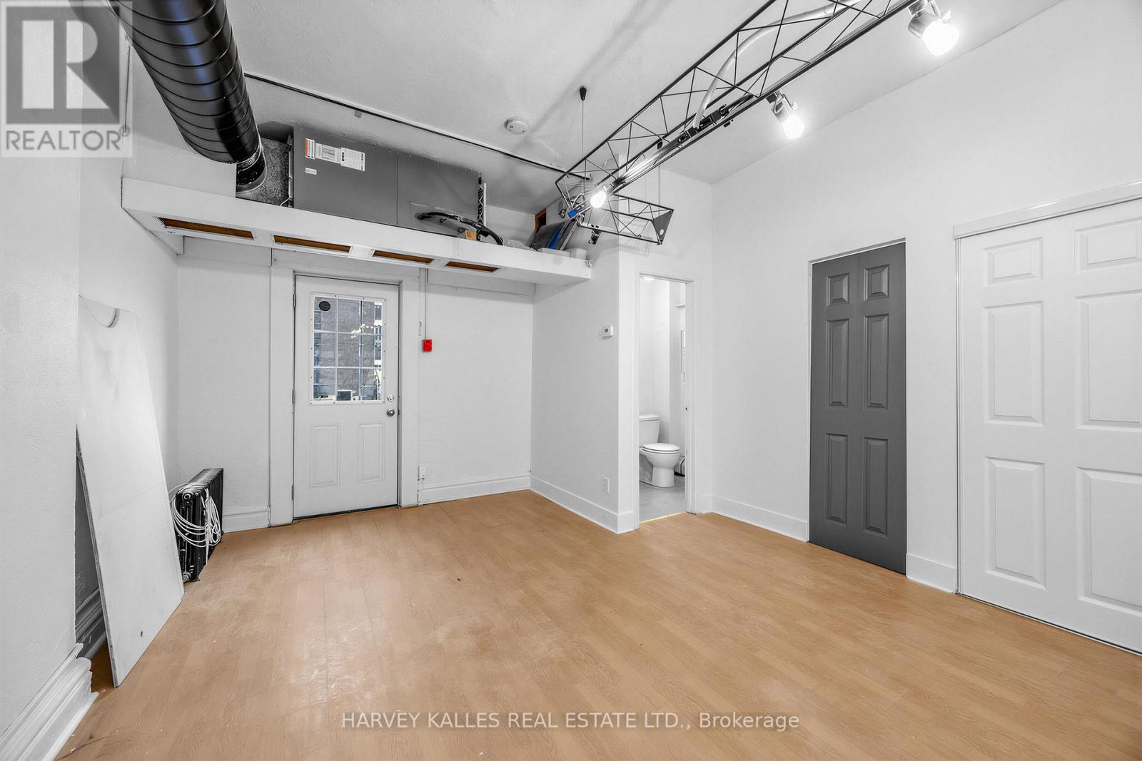 106 QUEEN STREET E