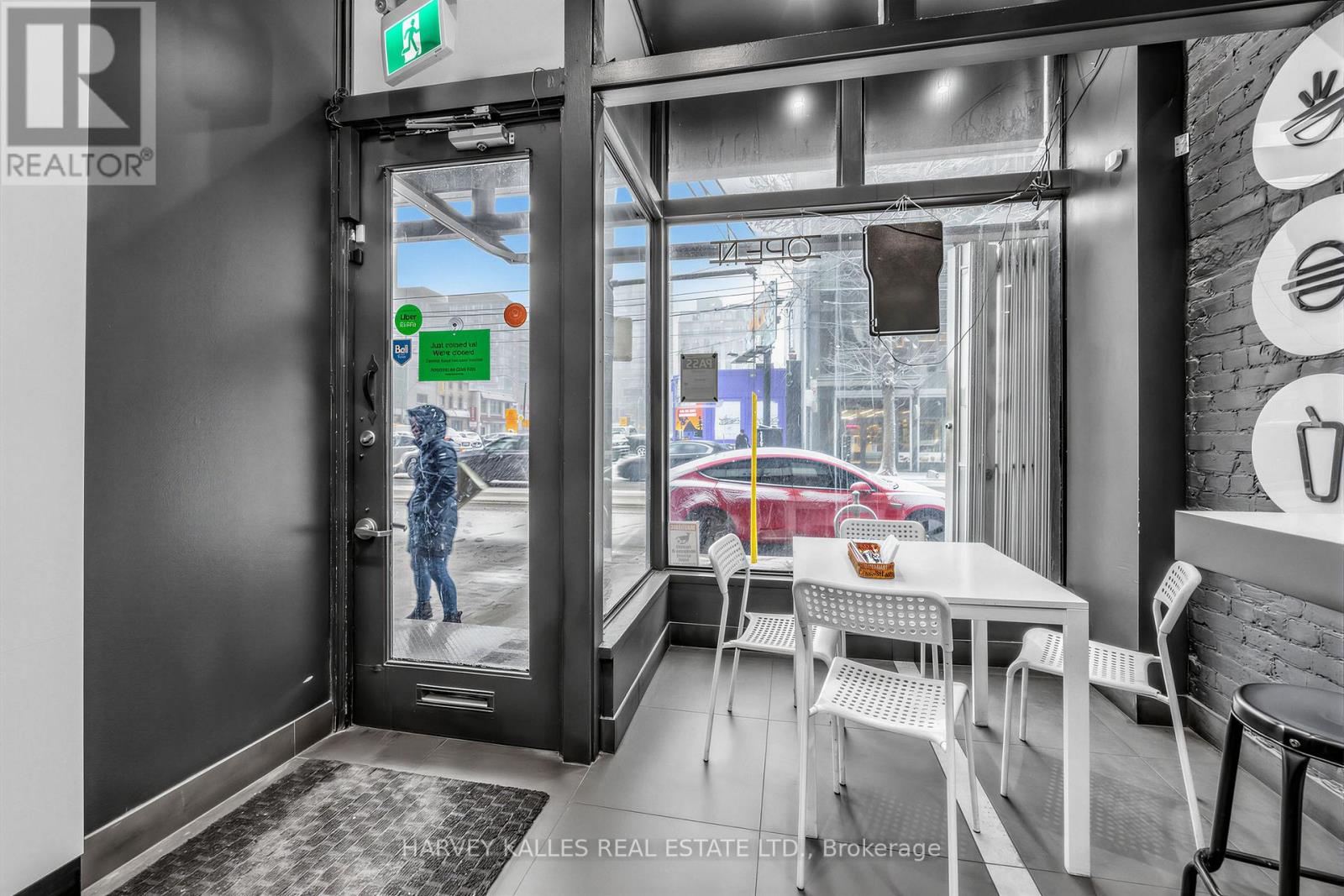 106 QUEEN STREET E