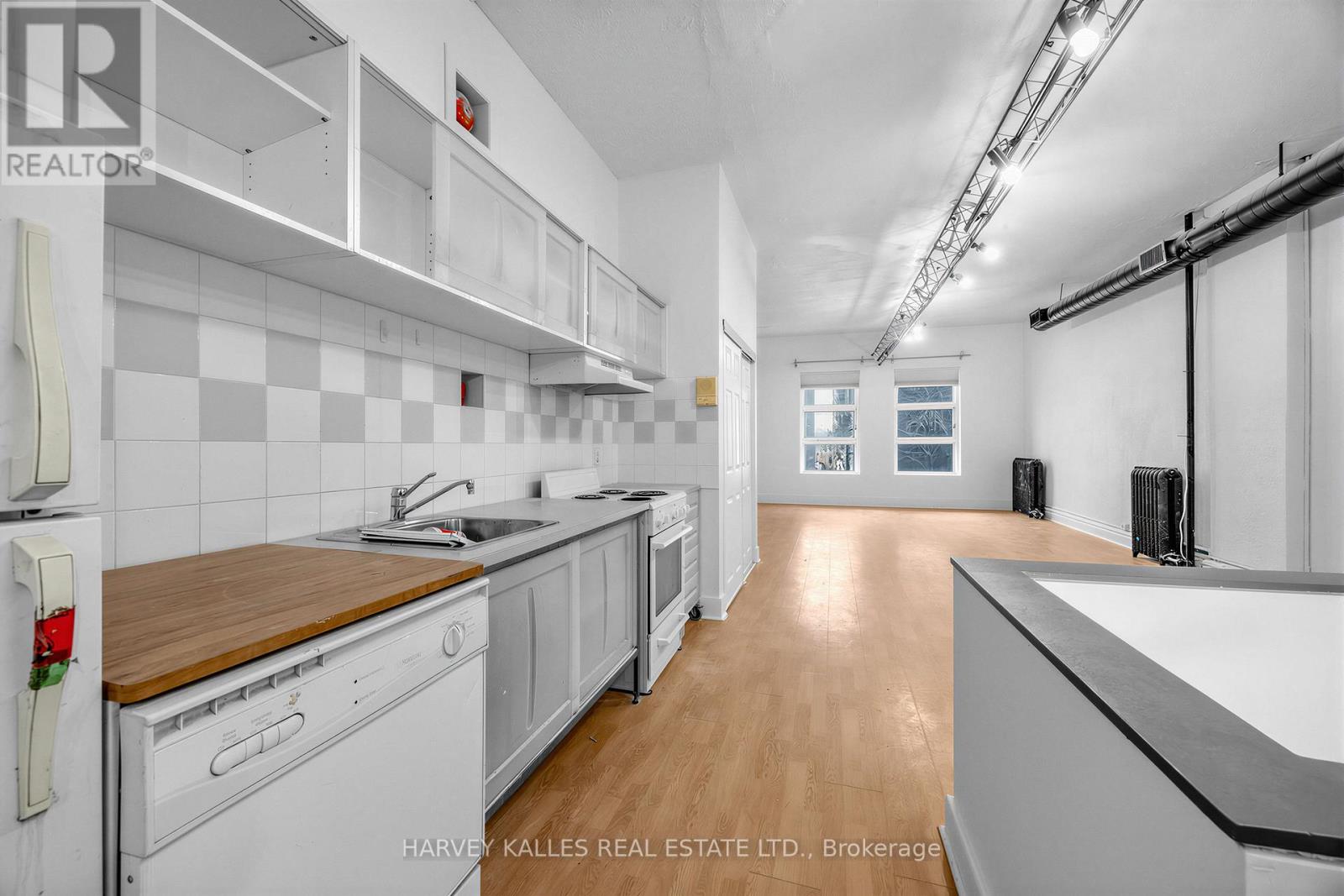 106 QUEEN STREET E
