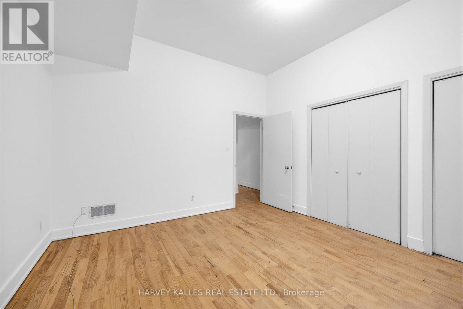 106 QUEEN STREET E