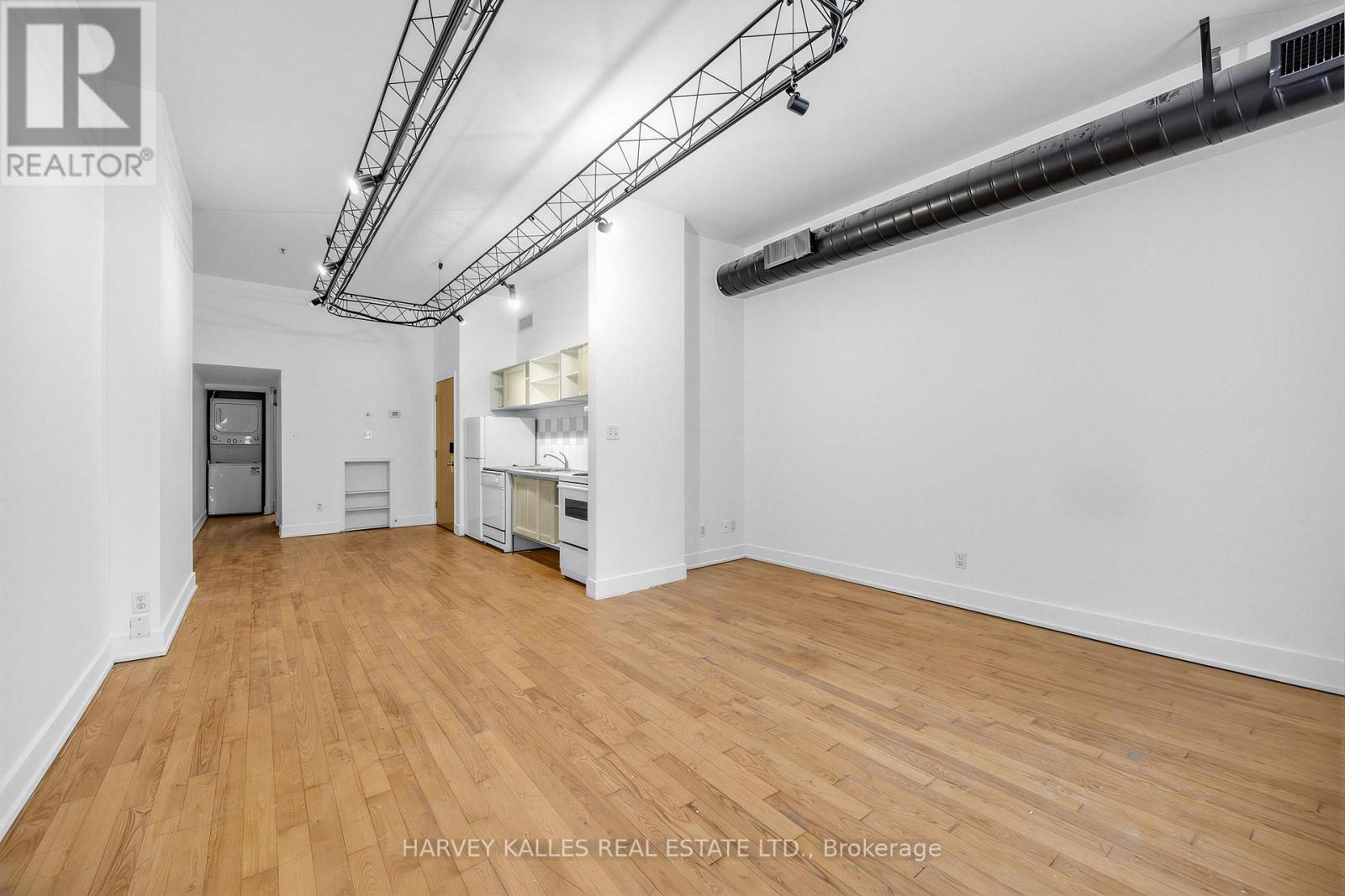 106 QUEEN STREET E