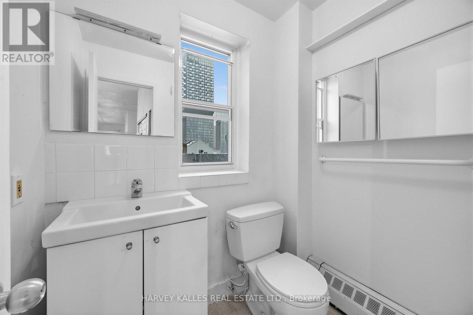 106 QUEEN STREET E