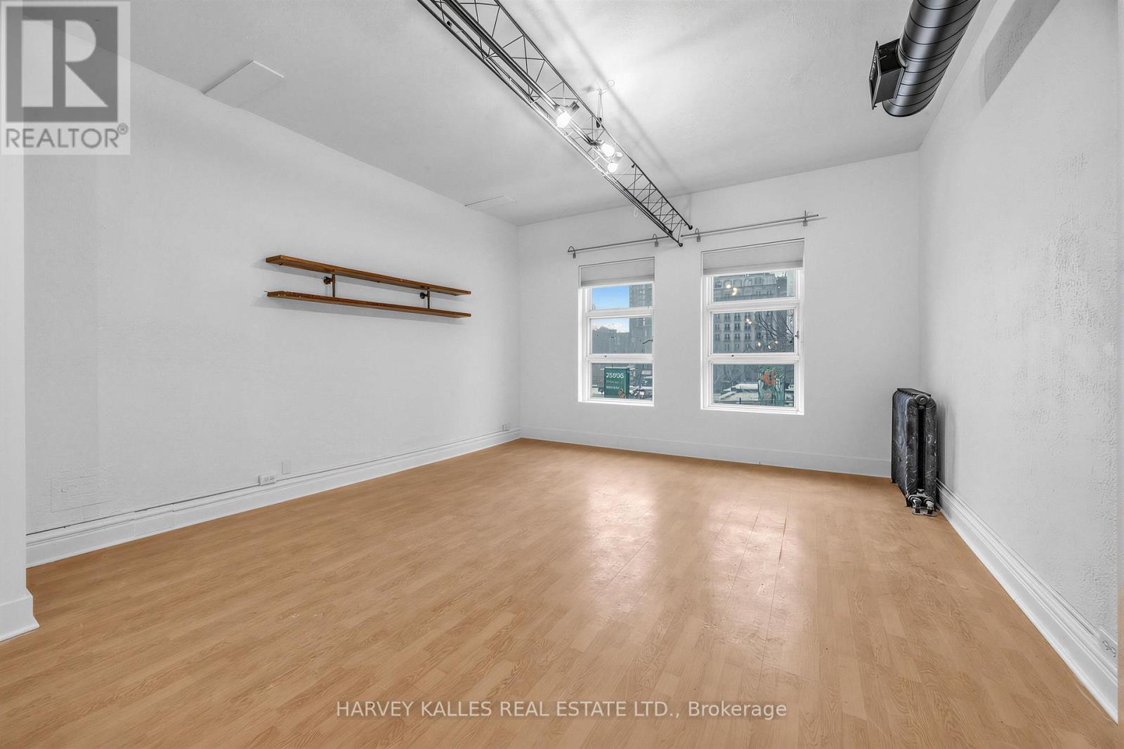 106 QUEEN STREET E