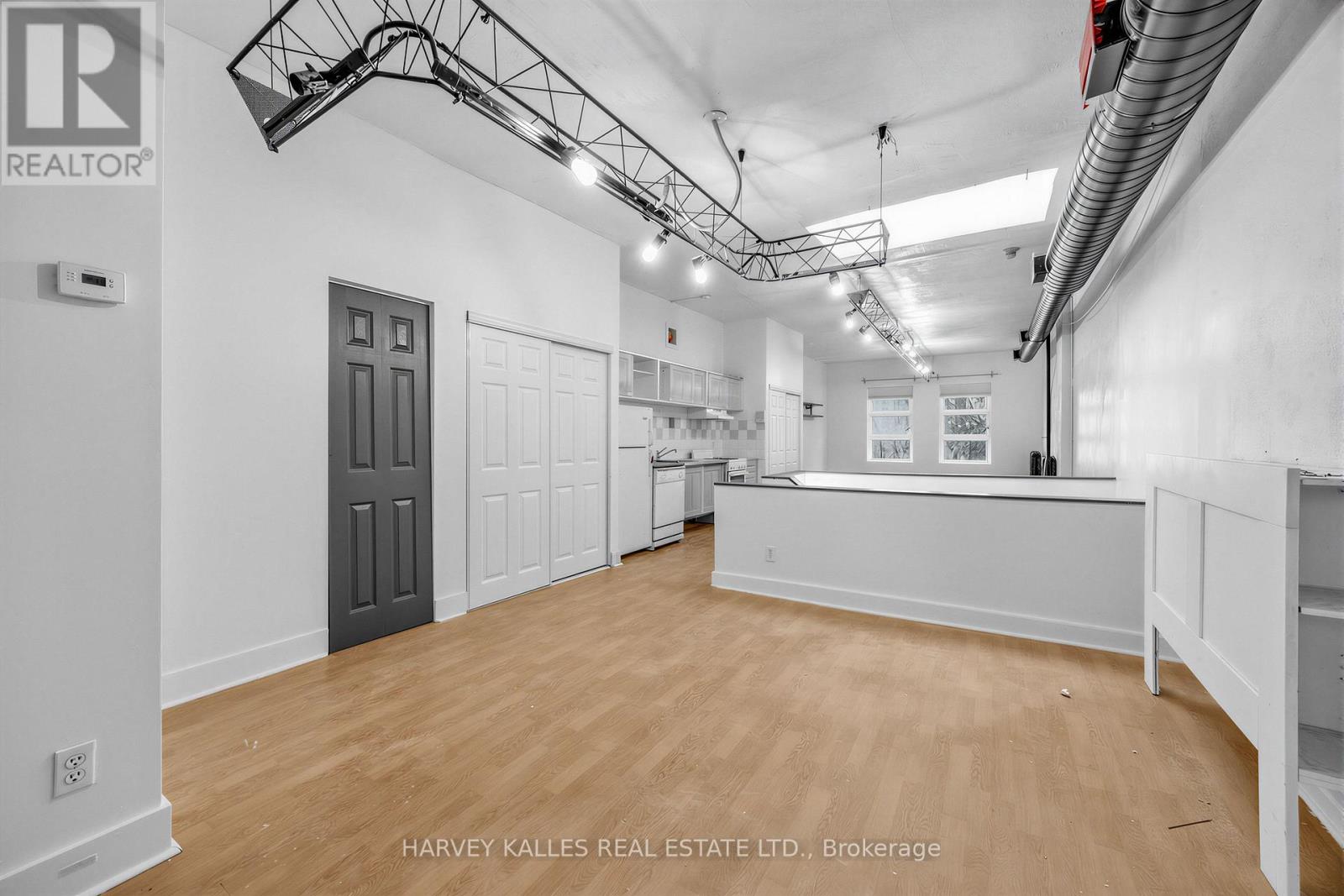 106 QUEEN STREET E
