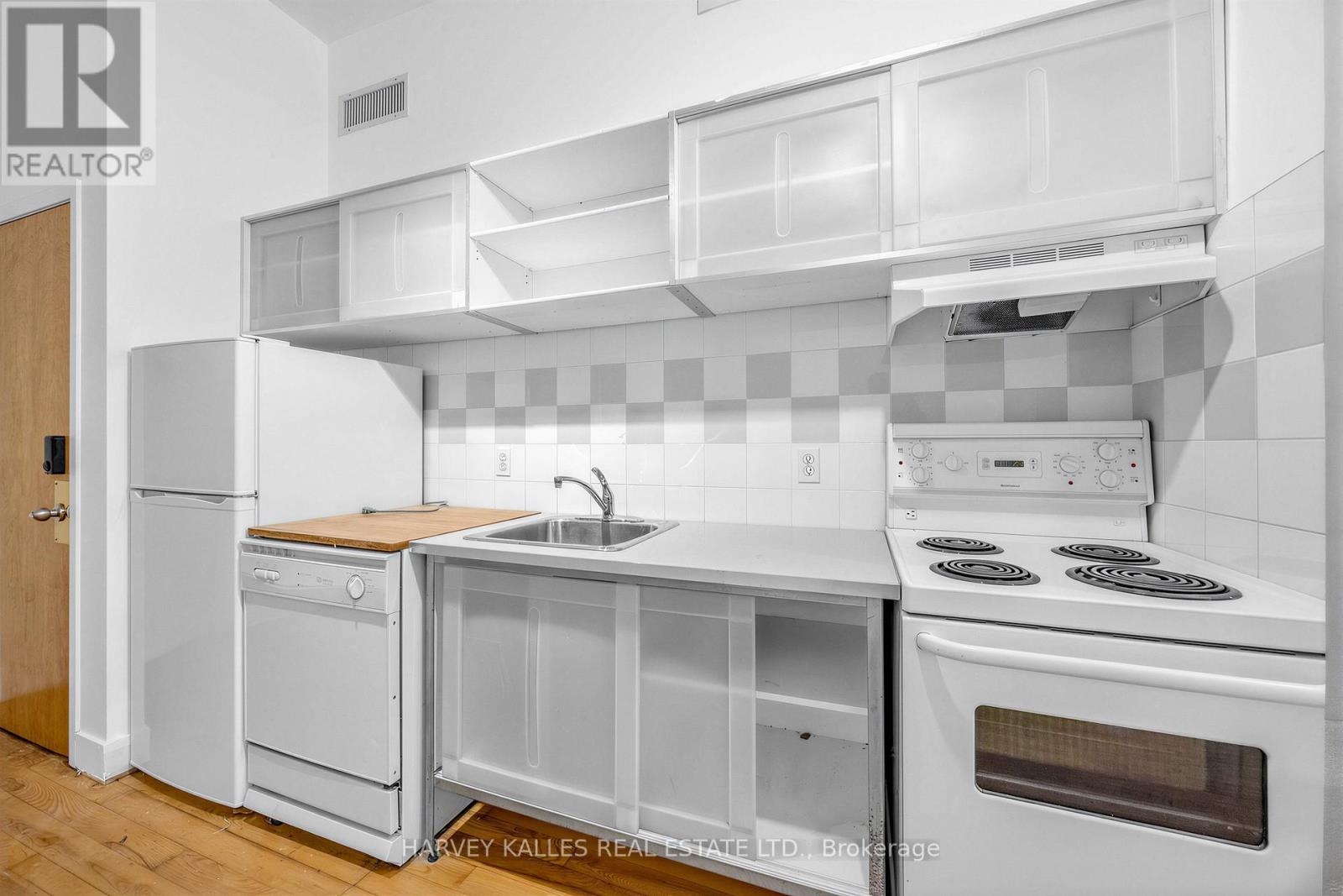 106 QUEEN STREET E