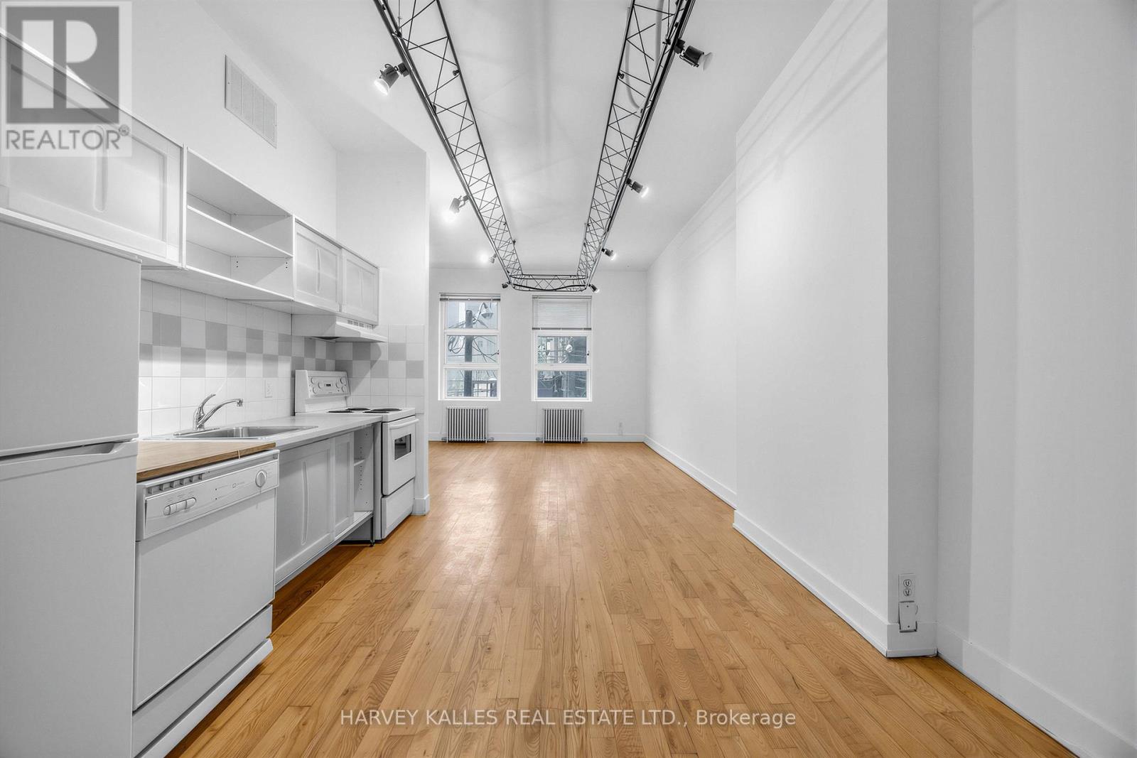 106 QUEEN STREET E