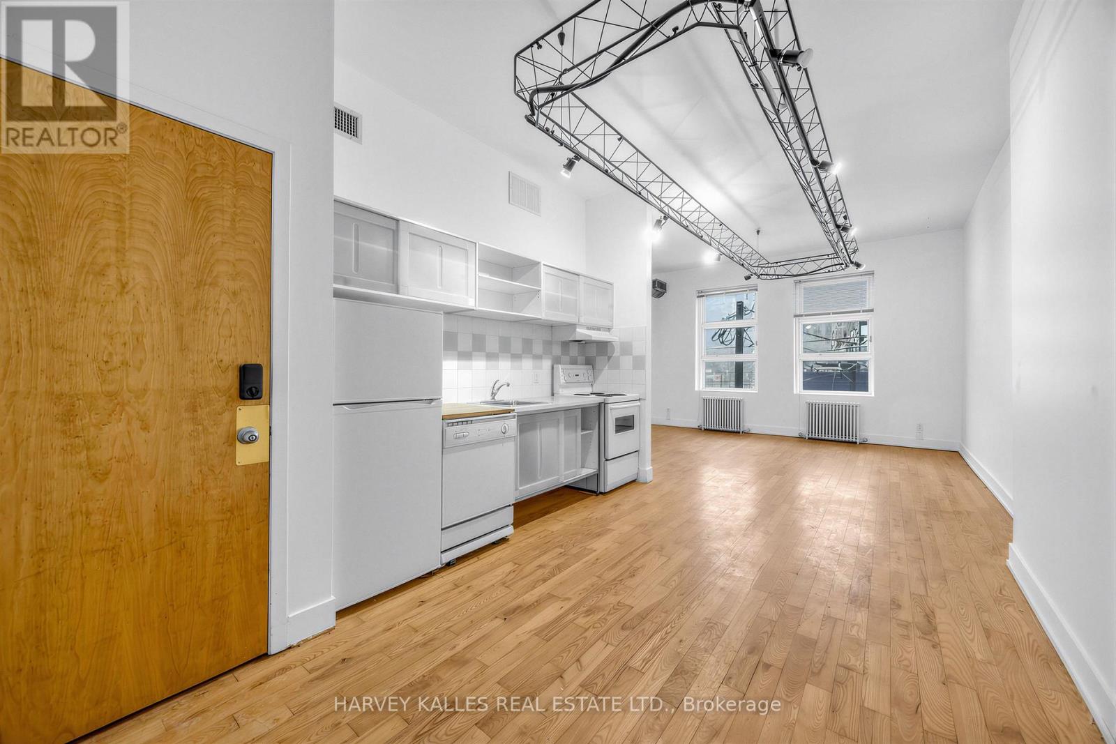 106 QUEEN STREET E
