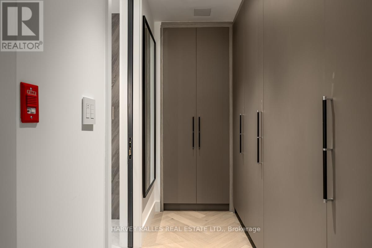 201 - 113 DUPONT STREET