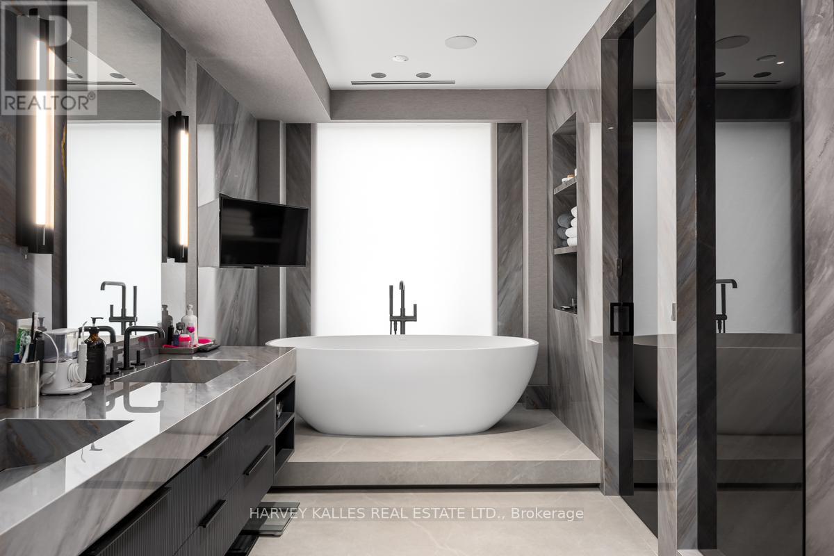 201 - 113 DUPONT STREET