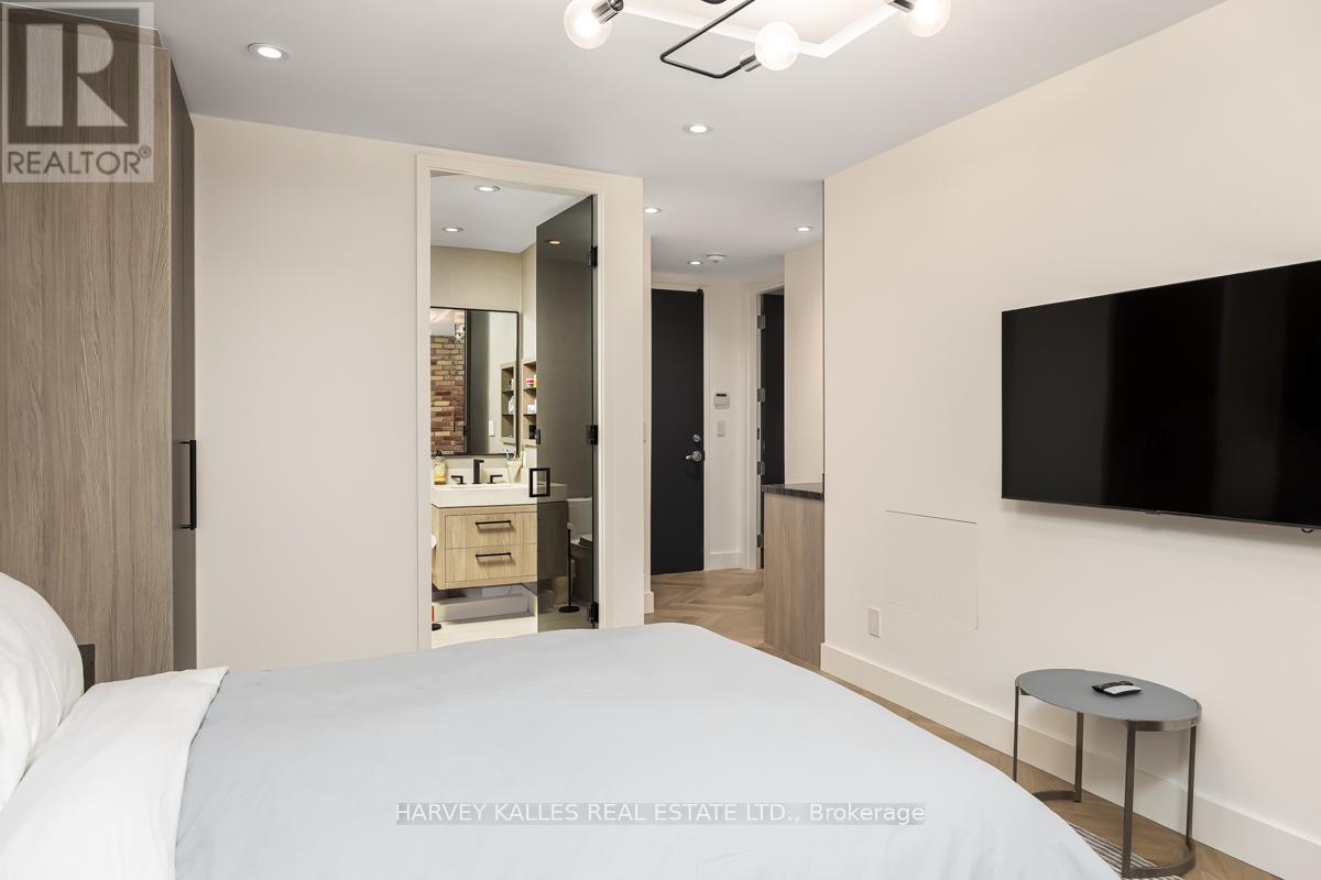 201 - 113 DUPONT STREET