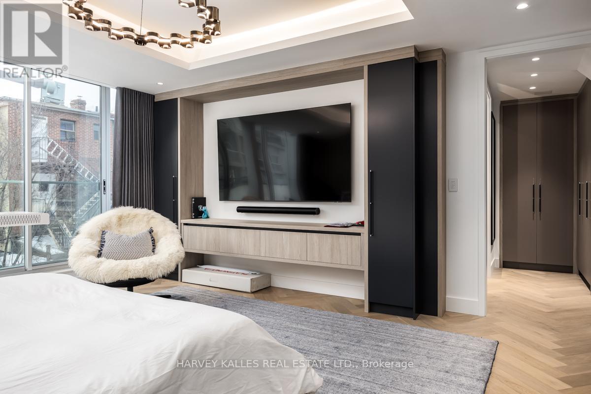 201 - 113 DUPONT STREET