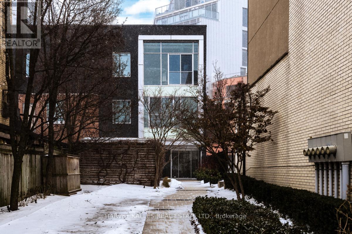 201 - 113 DUPONT STREET