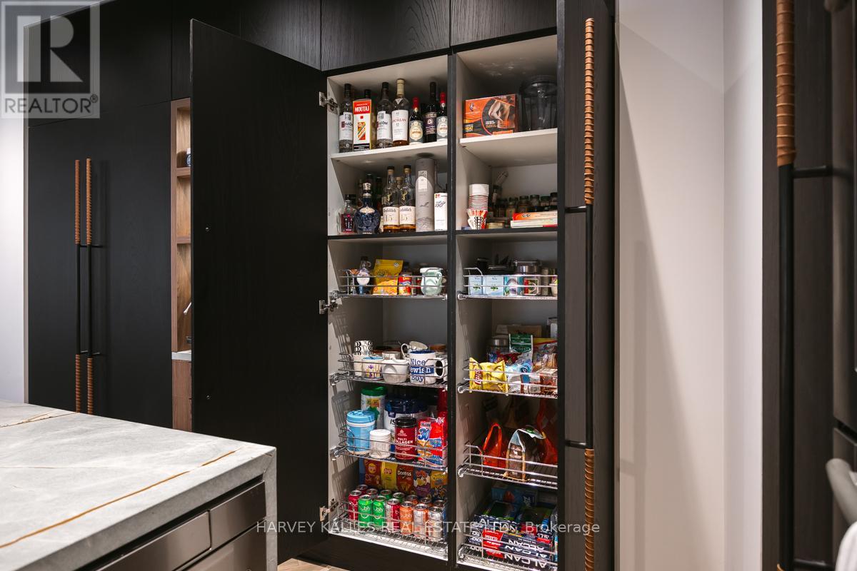 201 - 113 DUPONT STREET