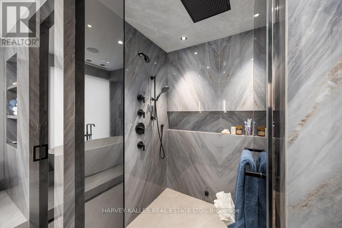 201 - 113 DUPONT STREET