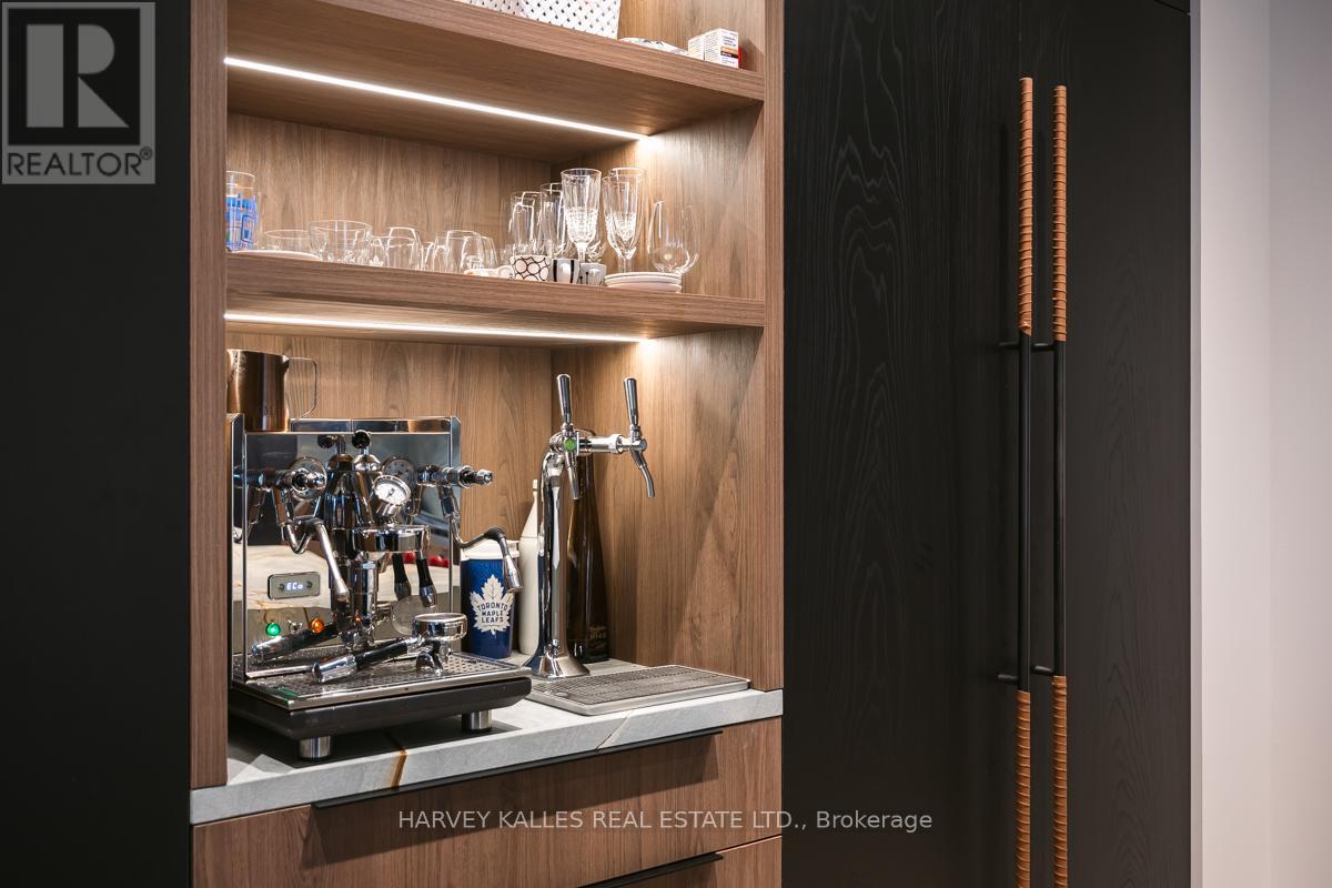 201 - 113 DUPONT STREET