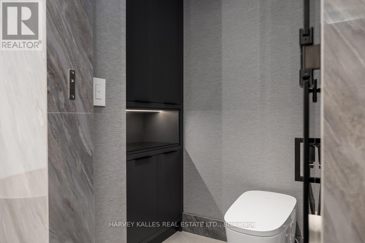 201 - 113 DUPONT STREET