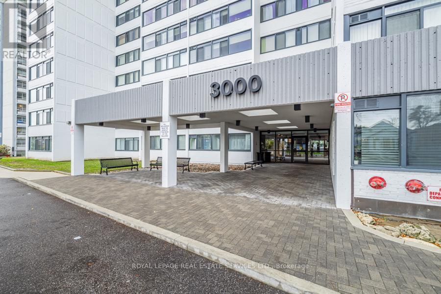 706 - 3000 BATHURST STREET