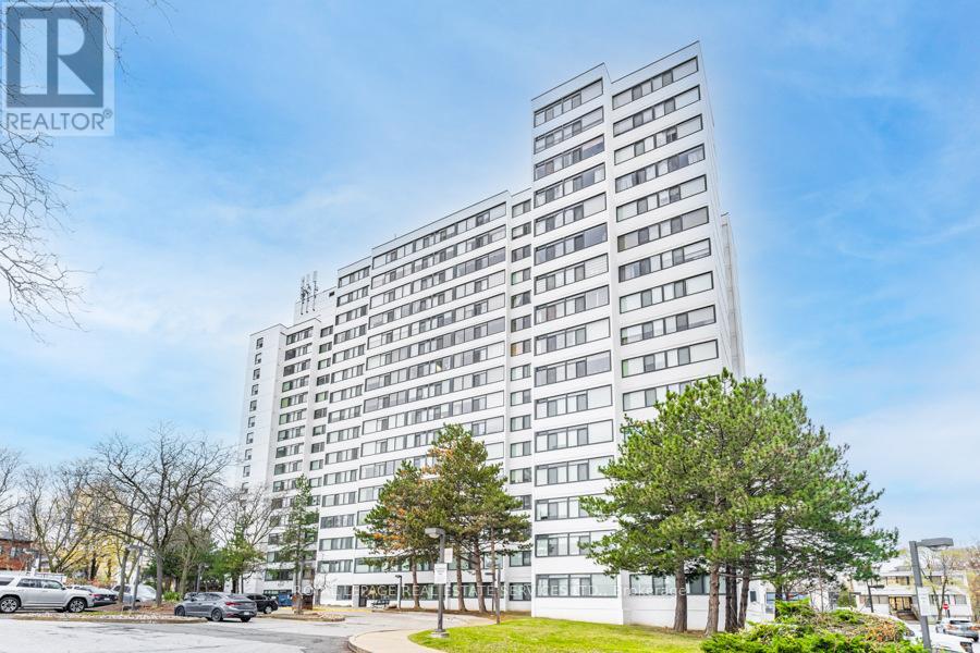 706 - 3000 BATHURST STREET