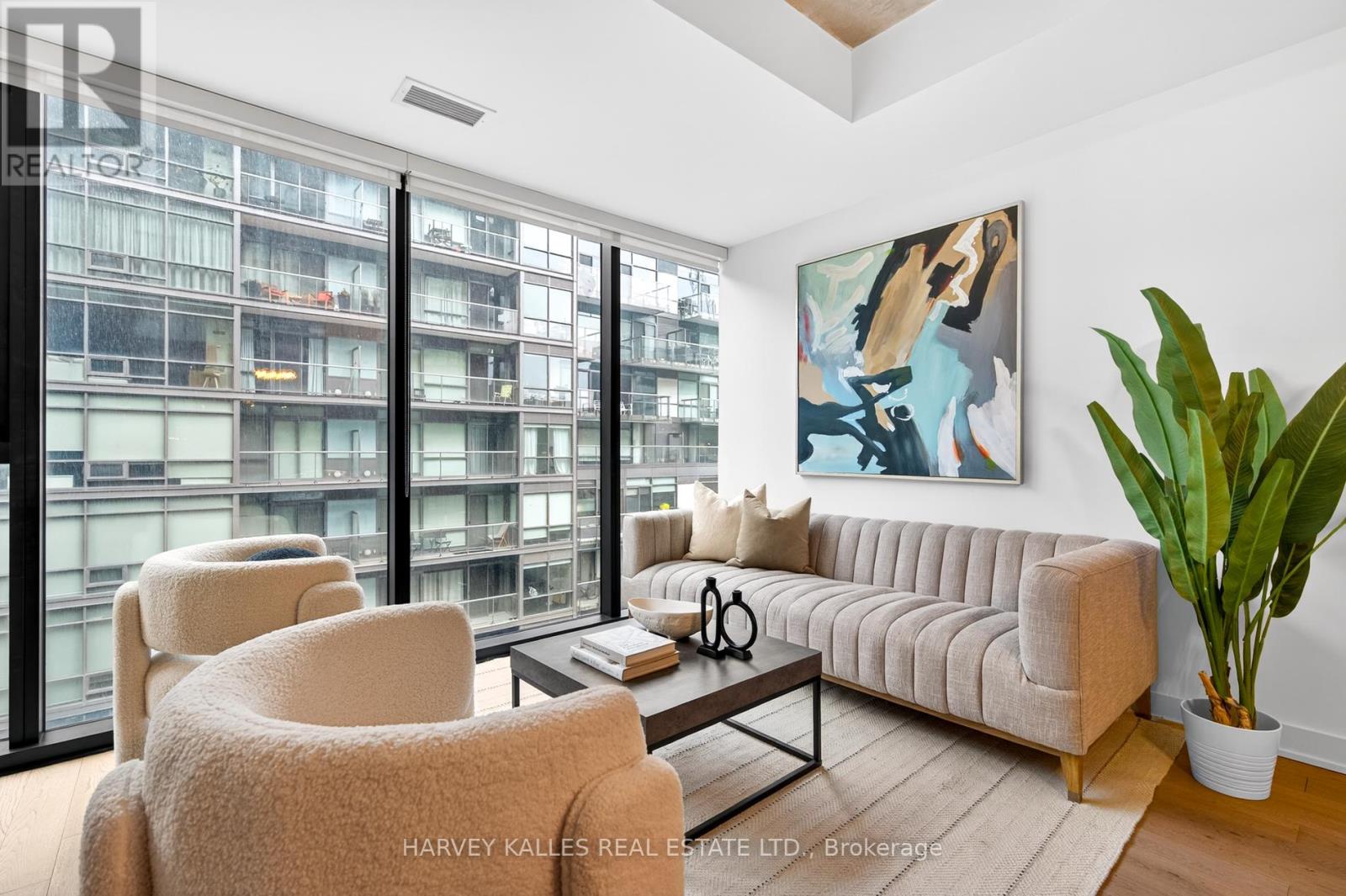 604 - 38 STEWART STREET