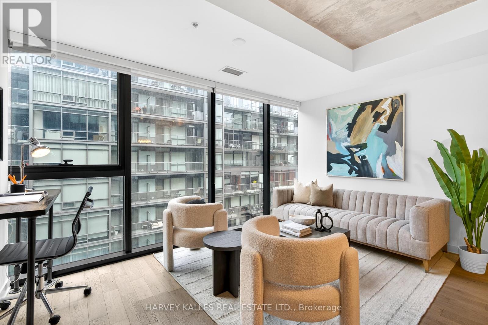 604 - 38 STEWART STREET