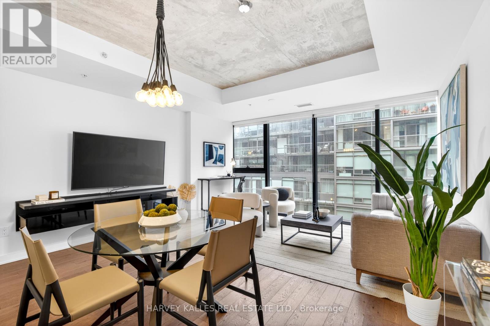 604 - 38 STEWART STREET