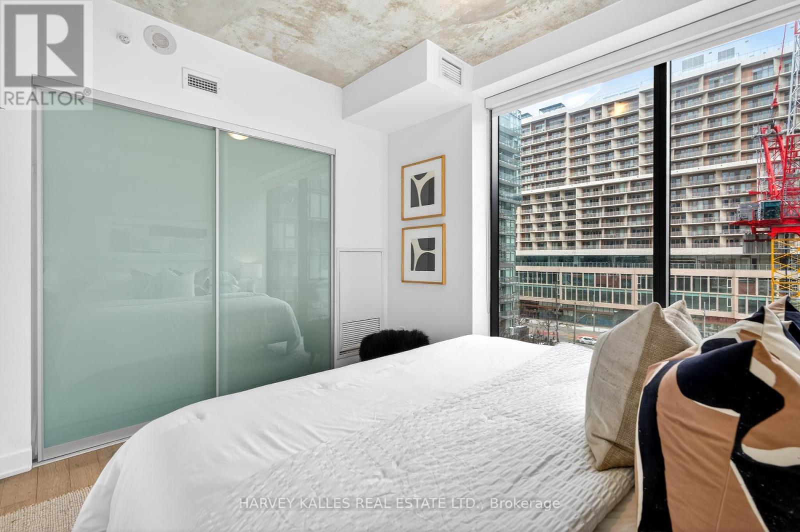 604 - 38 STEWART STREET