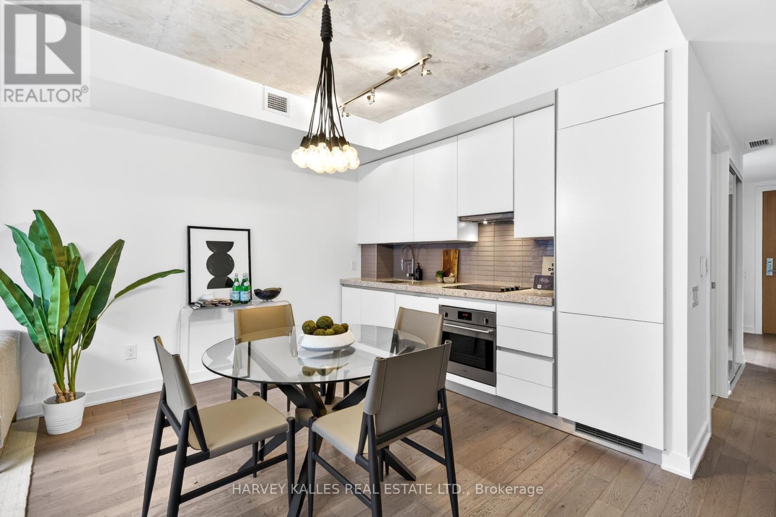 604 - 38 STEWART STREET