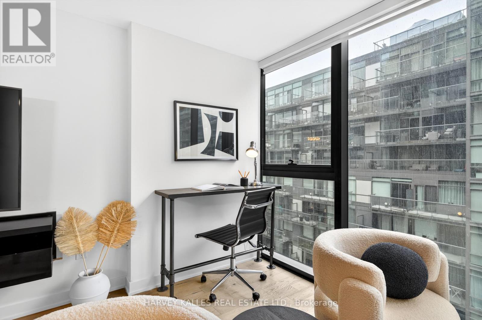 604 - 38 STEWART STREET