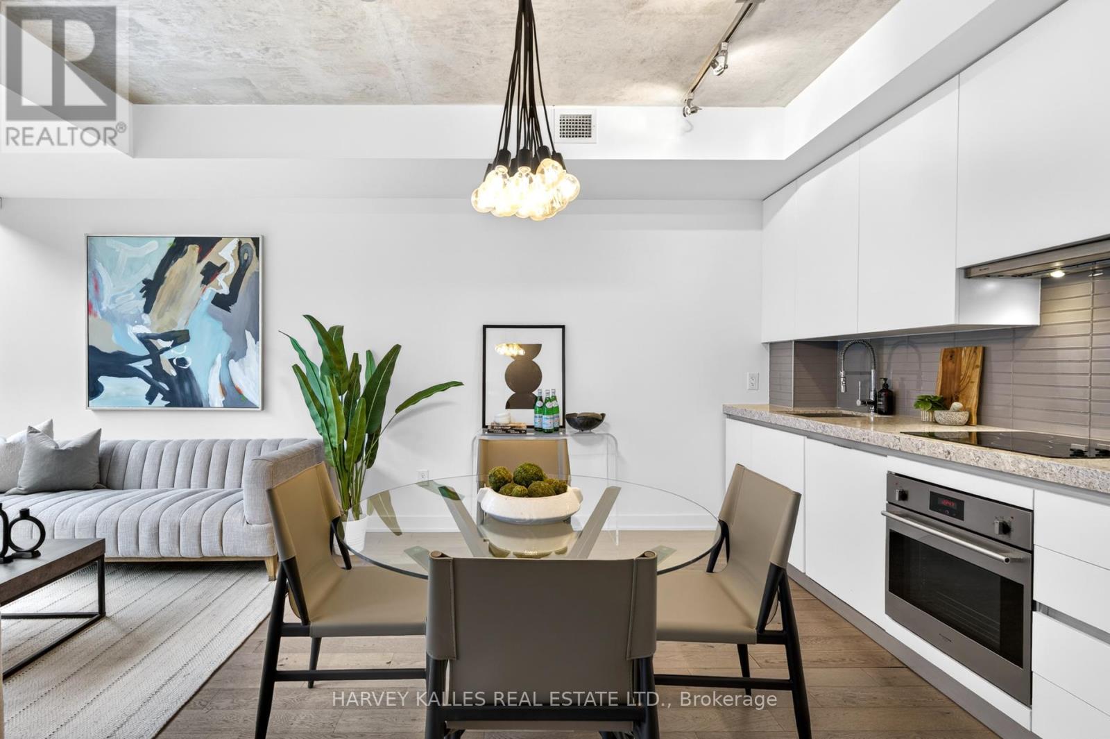 604 - 38 STEWART STREET