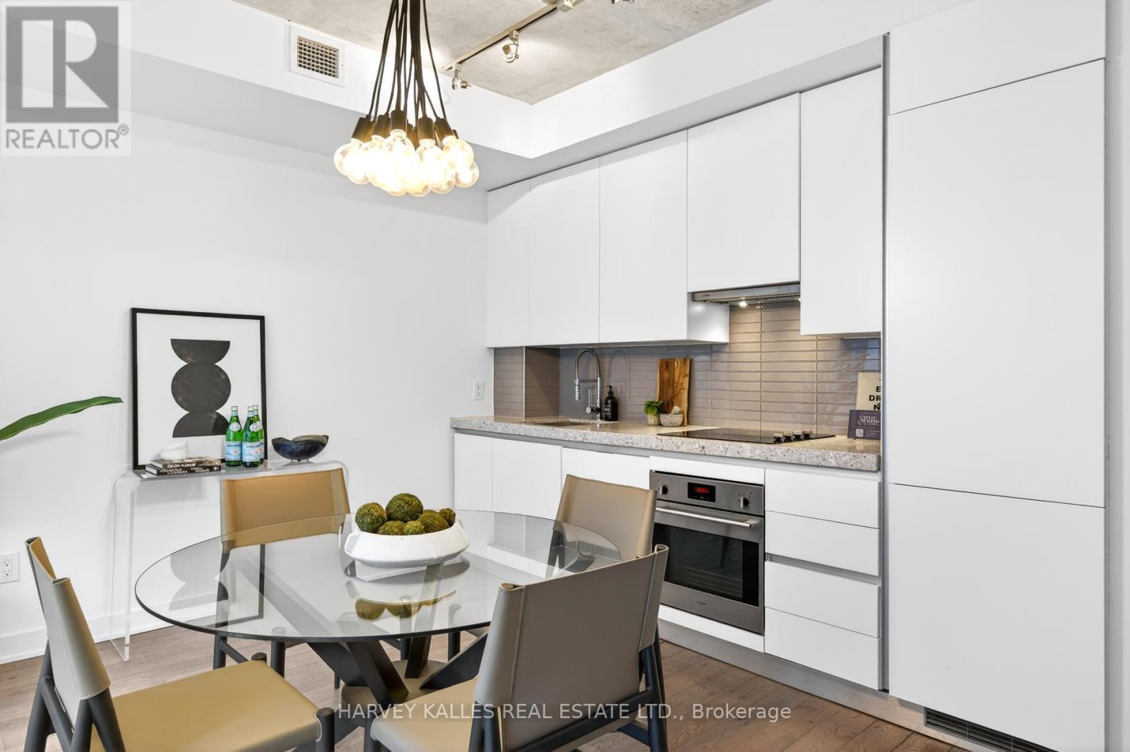 604 - 38 STEWART STREET