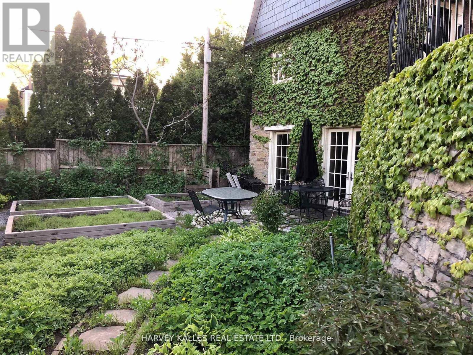 444 RUSSELL HILL ROAD