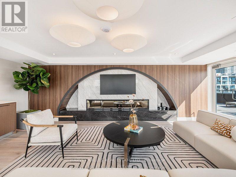 PH1 - 8 MANOR ROAD W