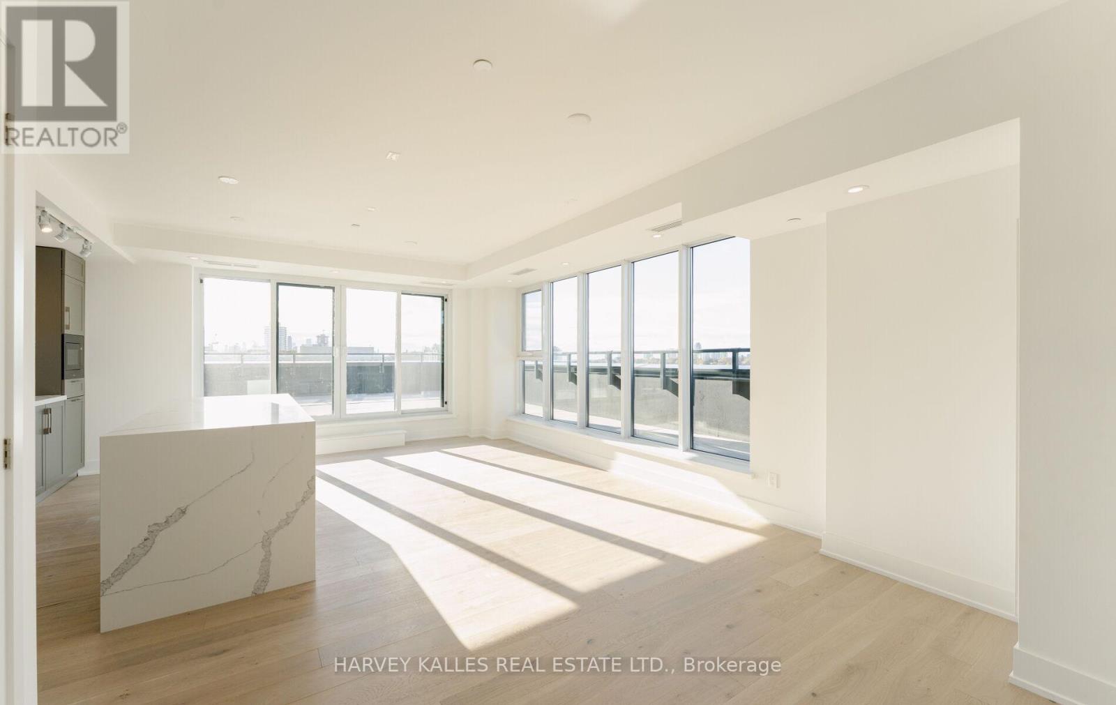 PH1 - 8 MANOR ROAD W