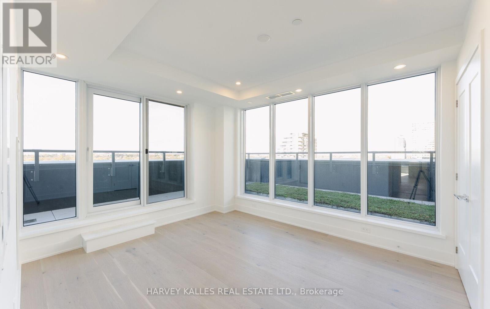 PH1 - 8 MANOR ROAD W