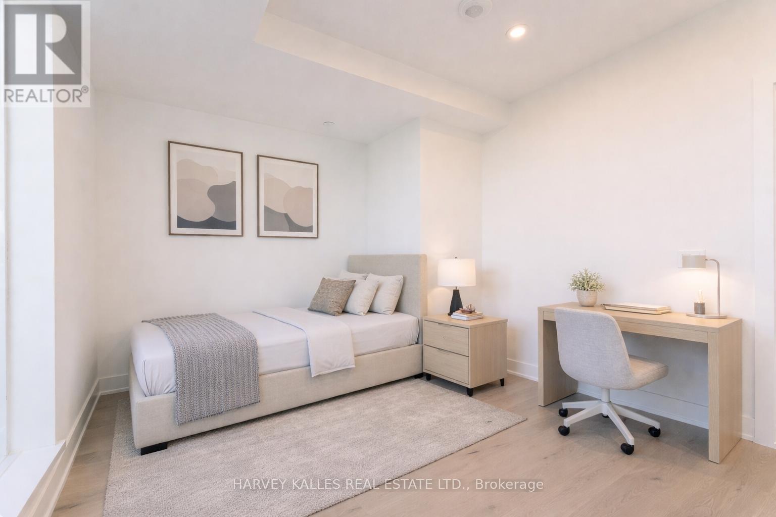 PH1 - 8 MANOR ROAD W