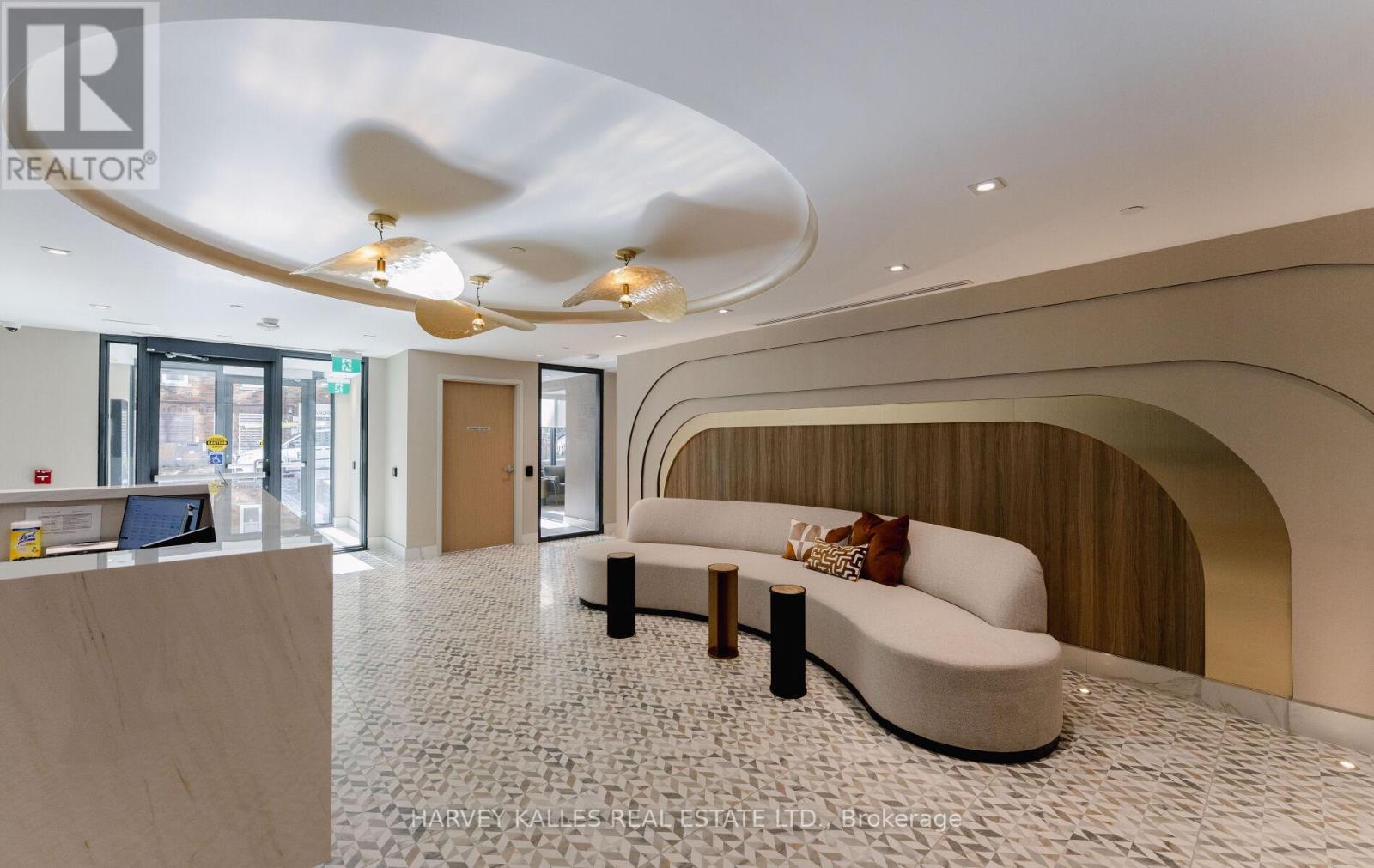 PH1 - 8 MANOR ROAD W