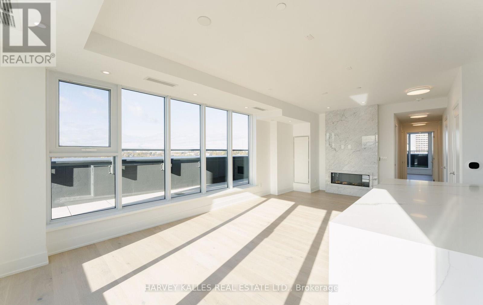 PH1 - 8 MANOR ROAD W