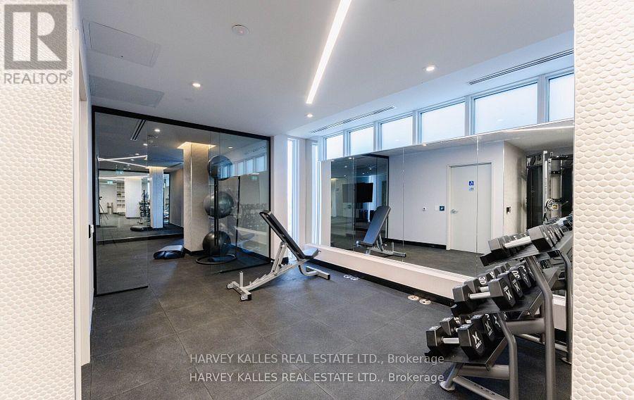 PH1 - 8 MANOR ROAD W