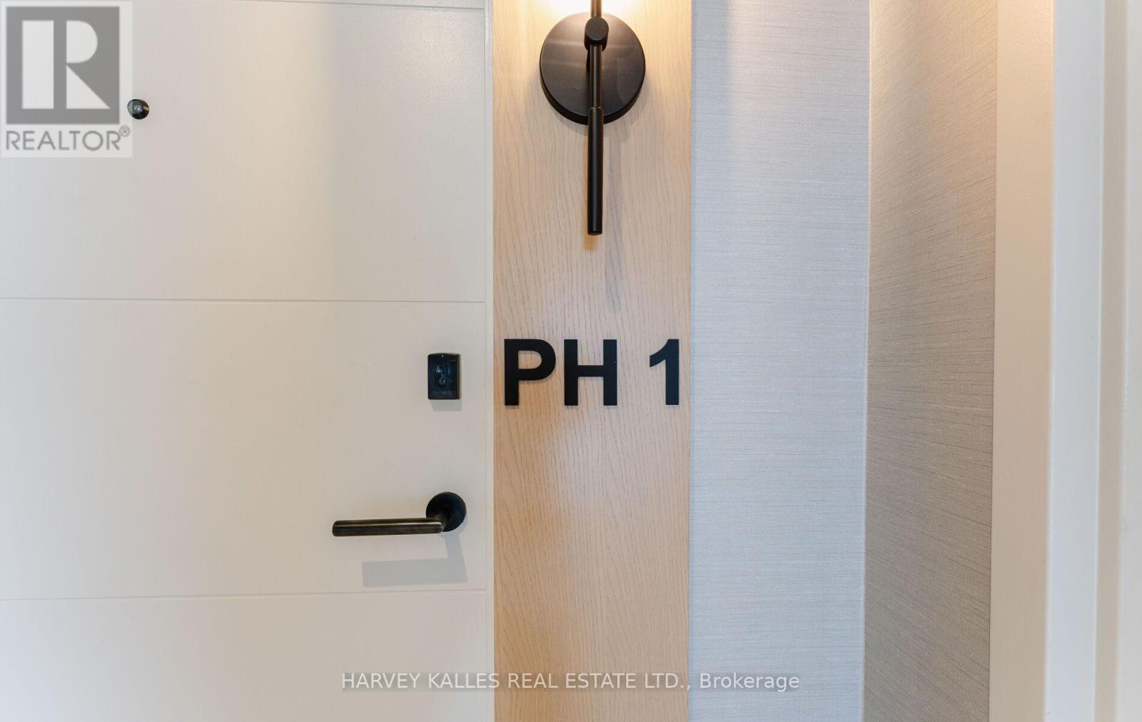 PH1 - 8 MANOR ROAD W