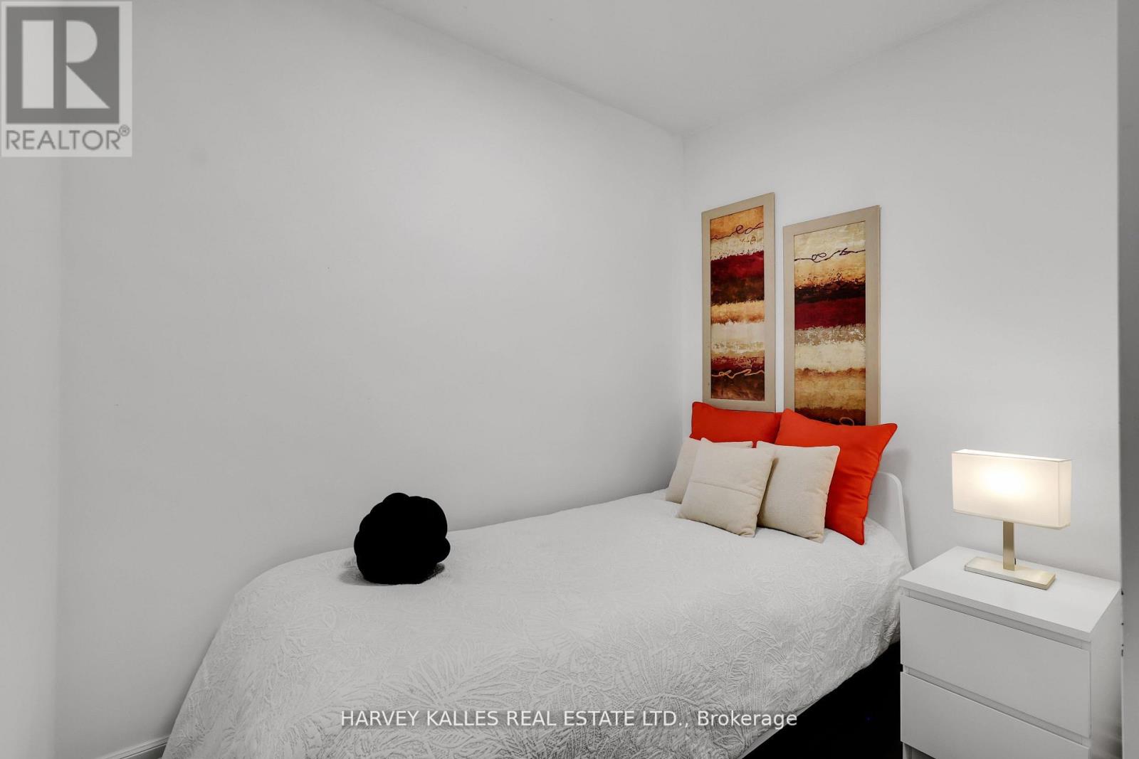 305 - 17 RUDDINGTON DRIVE